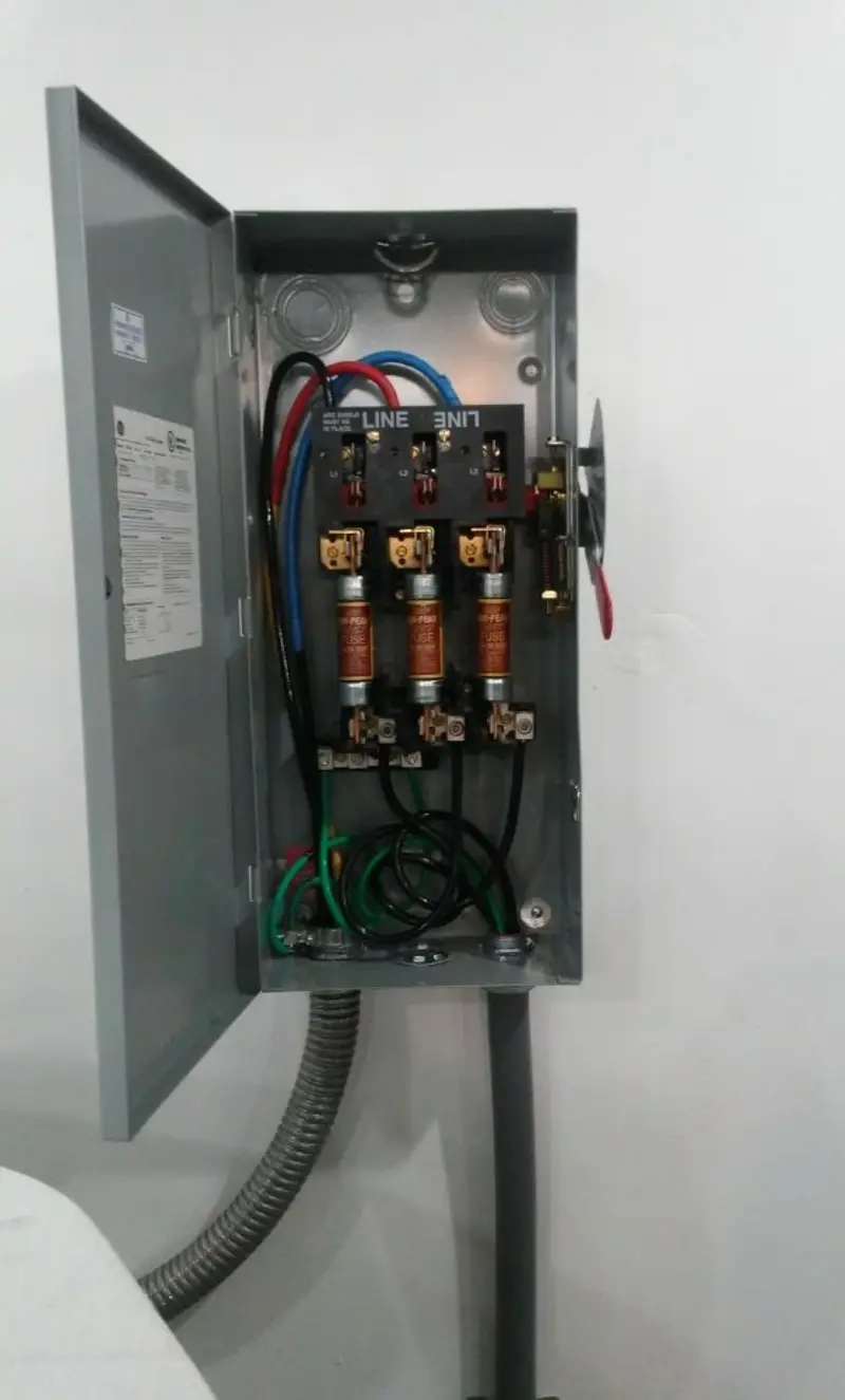 Three-phase disconnect switch installed for Smoke Detector Installation in Constantia